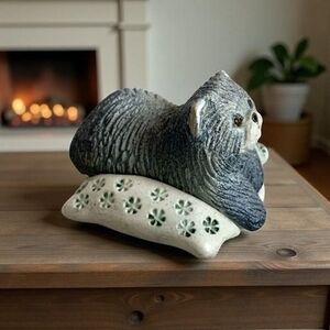 Vintage Blue Persian Cat Ceramic Figurine on Futon Cushion 3”x2” Very Good